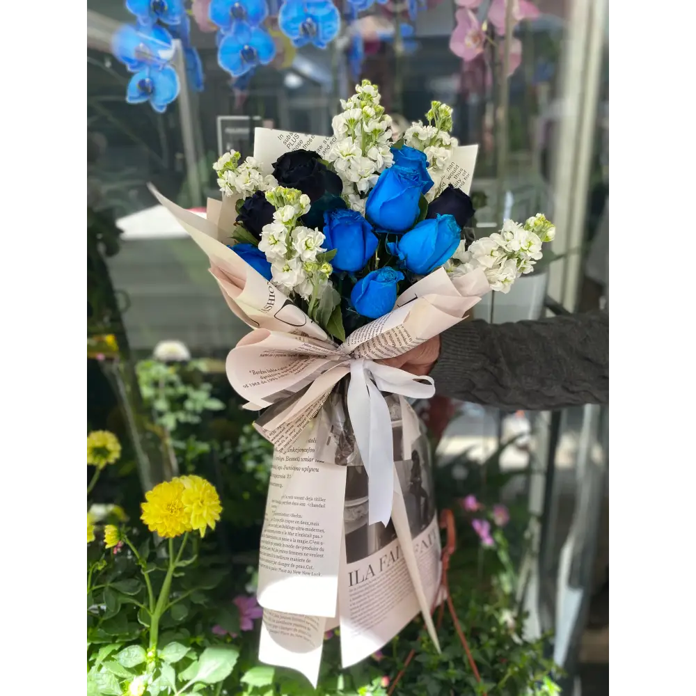 Mavi Siyah Gül ve Şebboy Buketi
