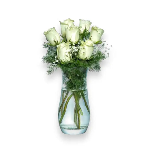 Vazoda 7 Adet Beyaz Gül