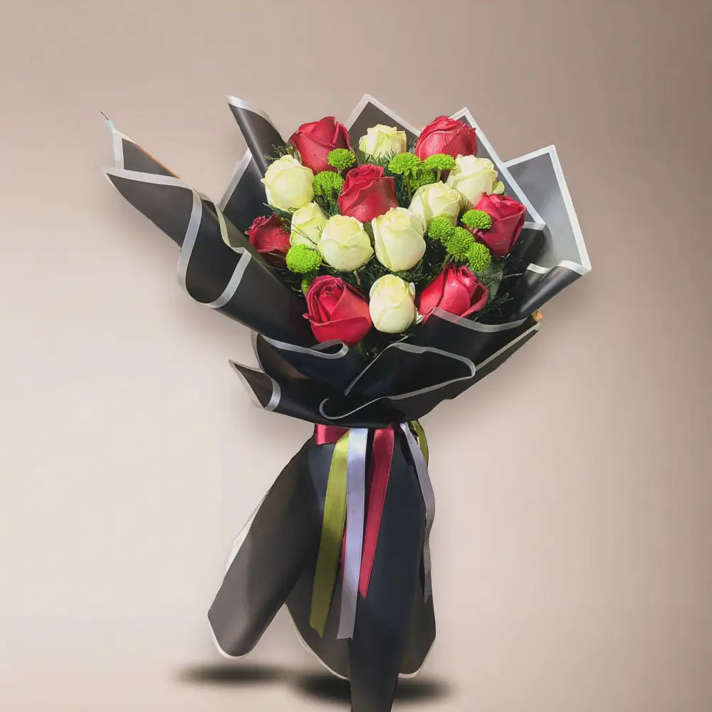 15 Adet Kırmızı Beyaz Gül